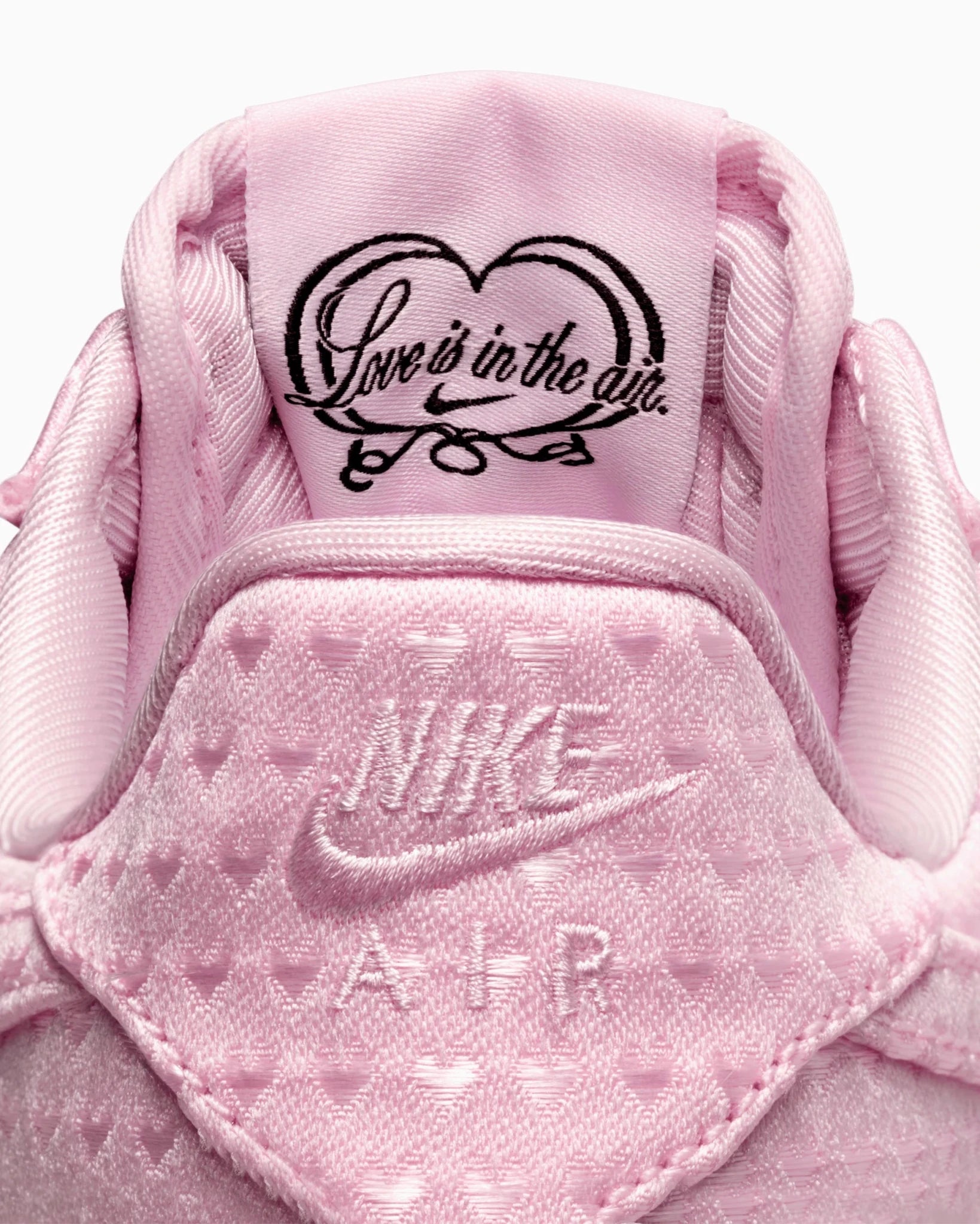 Nike Air Force 1 Low Valentine's Day 2026 - HubResell